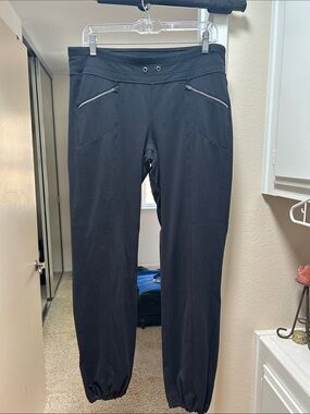 Athleta Black leggings/joggers with Zip Pockets